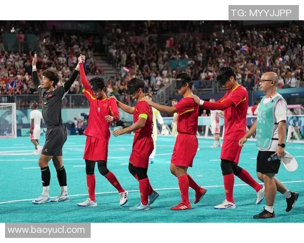 路人偶遇足球明星瞬间反应大揭秘引发热议与欢呼声四起